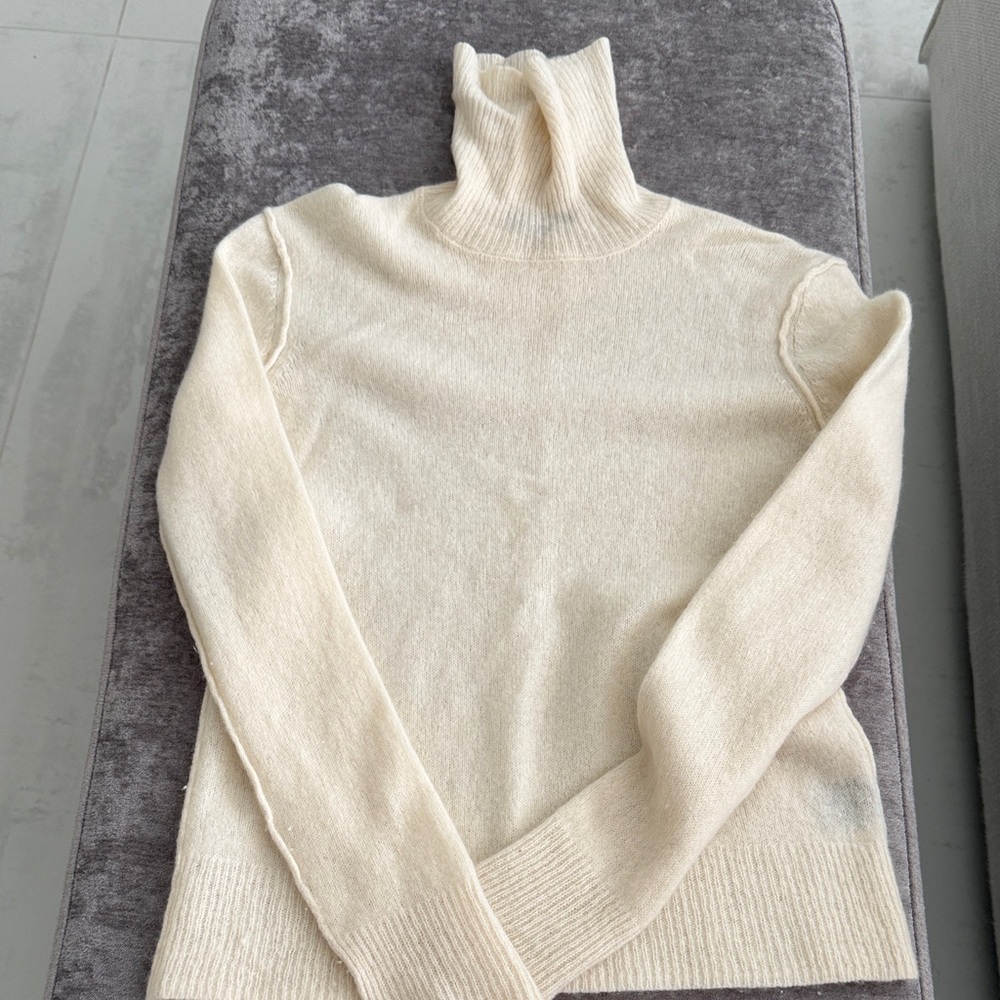525 America Women 100% cashmere turtleneck sweater size XS